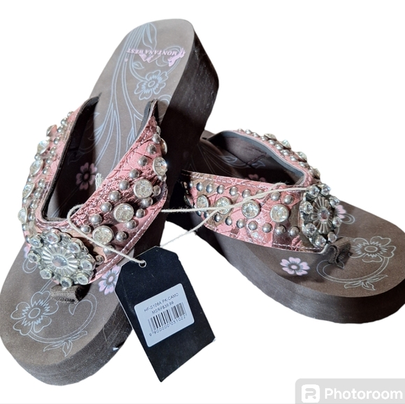 Montana West Shoes - Montana West Pink and Brown Camo Sandals - Size 8 NIB